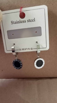 Anting giwang titanium mata hitam