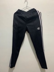 二手/中古 adidas originals CW1269 黑色 運動褲 神褲 男版xs號 9成新 三葉草 顏色飽和