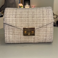 GUESS小香風斜跨包