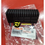 YAMAHA LC135 V1-V8 4S LAGENDA110 115 FI FRONT COVER FOOTREST RUBBER / PEMIJAK GETAH DEPAN ORIGINAL H