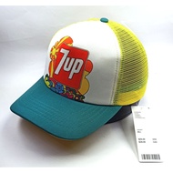 URBAN OUTFITTERS - 7UP TRUCKER CAP