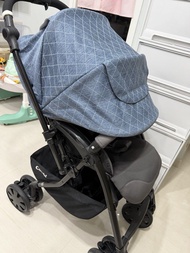 Combi 嬰兒車