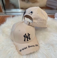 🖤แท้ 💯%🖤  พร้อมส่ง หมวก MLB Gothic Address Ball Cap New York Yankees โลโก้ NY สีดำ / สีเบจ