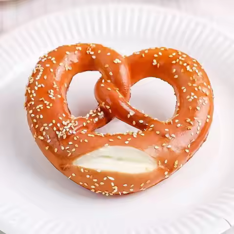 11.5cm Artificial Heart Bread Simulation Food Model Fake Bagel Home Decor Cake Shop Bakery Window Di