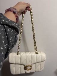 Coach Pillow Tabby 26 手袋