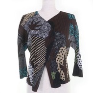 PLEATS PLEASE Issey Miyake PP33-JO598 全印花前開襟衫，顏色3，日本製造，正品，女款，成色極佳。