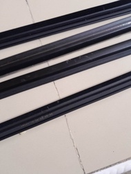 weather strip lis kaca luar toyota ist 4 pintu