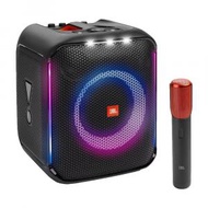 JBL - Partybox Encore 手提式派對喇叭，具備 100W 的震撼音效，內建動態燈光秀、隨附數位無線麥克風並具有防潑水設計。 黑色