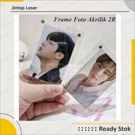 Frame PC 2R Akrilik Sudah Termasuk Stand Kaki Bingkai Photocard Acrylic