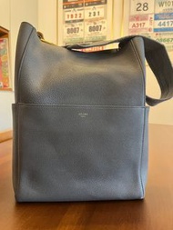 Celine sangle bucket old logo