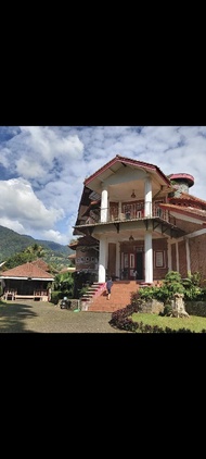 Villa 1800 m² dengan 5 kamar tidur dan 2 kamar mandi pribadi di Puncak (Villa tiga urung)