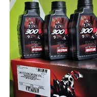 Motul 300v 10W/50 engine oil