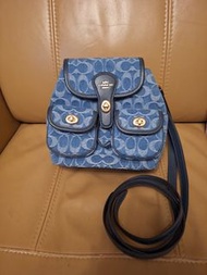 Coach 牛仔布logo背包