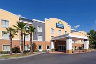 Days Inn & Suites by Wyndham Savannah North I-95