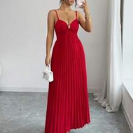 Fashionable And Elegant Banquet Dress With Metal Buckle Embellishment At The Chest And Pleated Hem, 