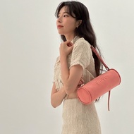 WOVE - Zoom Emboss Bag กระเป๋าสะพายไหล่ สะพายข้าง ทรงกระบอก ปั้มนูน wove หนังกำมะหยี่