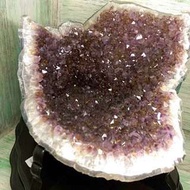 紫水晶洞/迎財納福💰/原生礦含大量鈦金//附木座