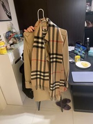 Burberry 格紋羊絨圍巾