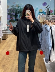 UNIQLO 2024สำหรับครอบครัวของแท้มีฮู้ดชุดเสื้อคลุมกันแดดการป้องกัน Uv ในช่วงฤดูร้อนกันแดดกลางแจ้ง Y45