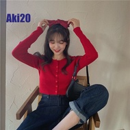 เสื้อยืด Aki20สำหรับผู้หญิงสไตล์เกาหลีดีไซน์ใหม่สีแดงเสื้อคาร์ดิแกนแบบถัก2024 2024ฤดูใบไม้ผลิเสื้อโค้ทเสื้อเอวลอยเสื้อเชิ้ตสีพื้นทรงสลิมฟิตใหม่เสื้อครอป