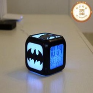 超級英雄蝙蝠俠時尚創意3D立體小鬧鐘靜音LED小夜燈電子鐘床頭鍾