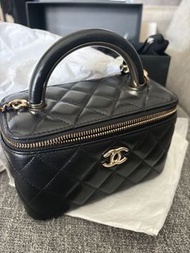Brand new Chanel top handle vanity case手柄長盒子/全套齊可作聖誕禮物🎁