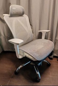 人體工學網布辦公椅 帶腳踏