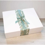 Getprint - box - off white packaging measuring 20x20x5 cm