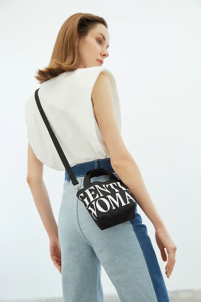 Gentle women black micro canvas tote กระเป๋า gentle women ของแท้จาก shop พร้อมส่งทันที