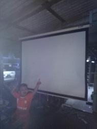 screen projector / proyector ukuran 70  wall / dinding infocus epson