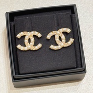 Chanel 大Logo珍珠水鑽耳環