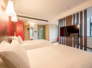 32/5000  Hotel Ibis (wide narrow Alley Central Hotel, Chengdu)