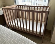 IKEA SUNDVIK 灰棕色嬰兒床/床邊床 #附VYSSA床墊