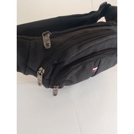 beg pinggang berjenama Debe besar