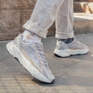 Adidas Yeezy Boost 700 V2 奶油白 GY7924