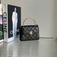 CHANEL/香奈兒復古琺瑯手柄菱格皮穿鍊羊皮 Kelly 包，尺寸14.5 × 11.5cm