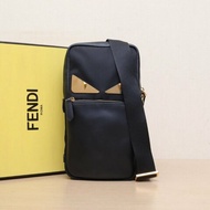 FENDI 黑色牛皮尼龍小怪獸胸包/肩背包