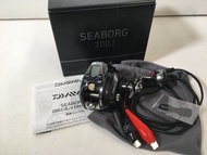 DAIWA SEABORG 200J 電動卷線器 魚攪 右手柄 使用時間4小時 二手美品 釣魚用具