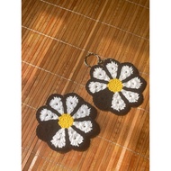 Cheapmoment wool daisy brooch keychain with GD G-Dragon