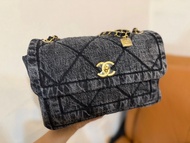 原價出爆款！Chanel Dark Denim Black Flap Bag with Chain 季節款 經典牛仔CF Fit iPhone iPad 25K 25B 26C Shoulder Ba
