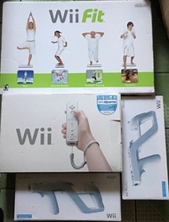 Wii主機組 + Wii Fit平衡踏板 + 槍*2