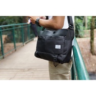 Flown Exact Black Sling Bag
