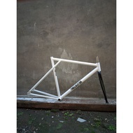 LOKAL Frameset frame and fork frame for local fixie bike tripletriangle SNTZ THREESECTION