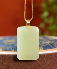 純天然和田玉黃口料 18k 金鑲嵌無事牌吊墜  玉質細膩  油潤