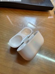 AirPod Pro 1  (selling the case only)