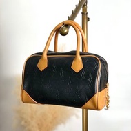【 日本直送　名牌中古包 】Yves Saint Laurent ハンドバッグ ブラック キャメル YSL チャーム PVC ミニボストン ah3xfp