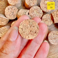 Cork used to pack bottles, jars, etc., about 1.7cm in diameter