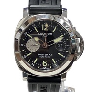沛納海 Luminor GMT 腕錶，總重 169.0 克，不鏽鋼錶殼，橡膠錶帶，自動上鍊機芯，黑色錶盤，型號 PAM00088
