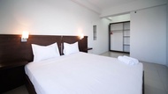 อพาร์ทเม้นต์ 2 ห้องนอนธรรมดาพร้อมเตียงเสริมที่ Menara Rungkut