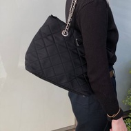 【 日本直送 名牌中古包 】PRADA 普拉達 手提包 黑色 三角標 菱格紋 鍊帶 1BG740 vfbw8x